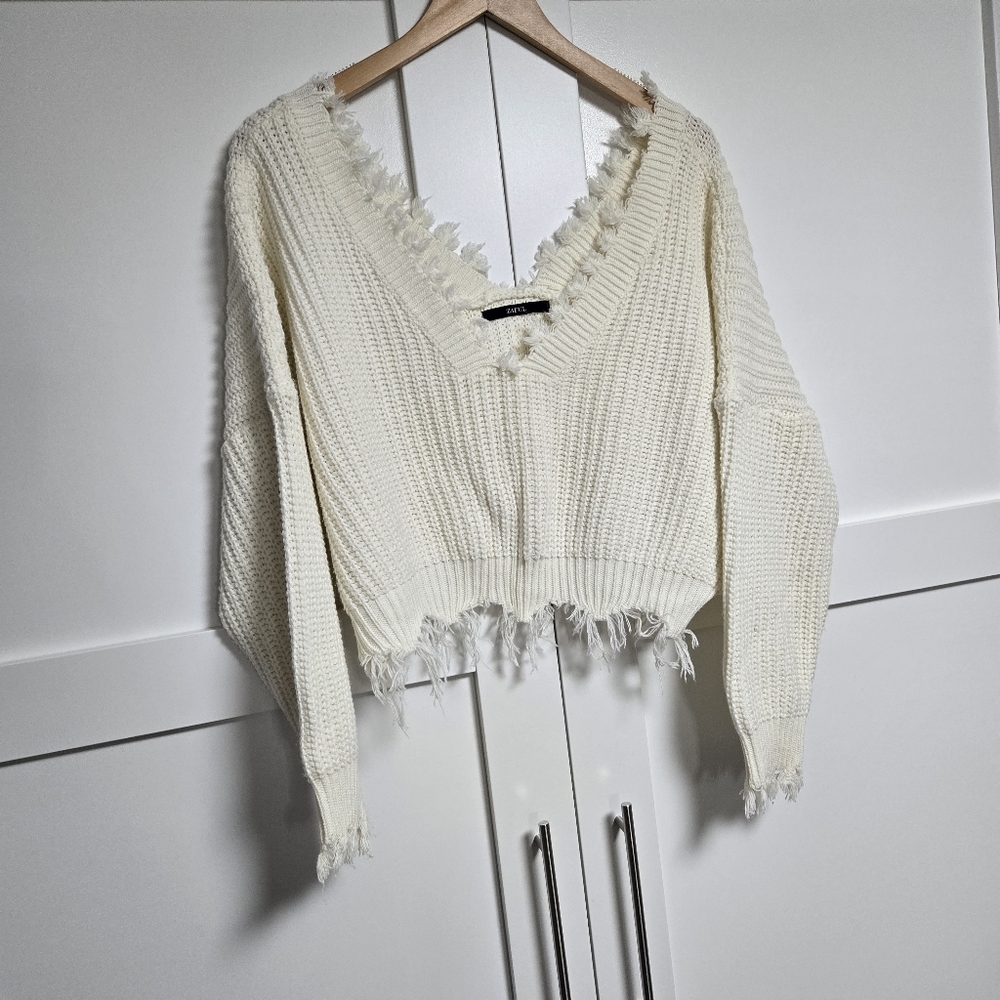 ✨️3 For $30✨️ Zaful Distressed Cream Crop V-Neck Sweater (L)